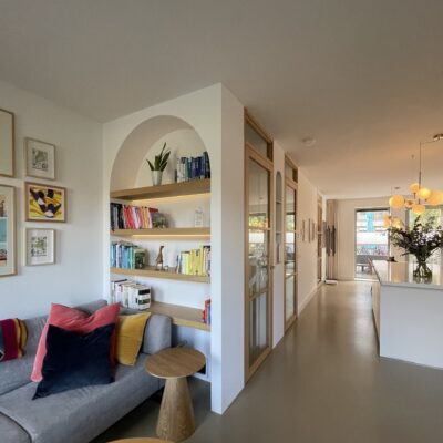 Nieuwe keuken, woonkamer hal en badkamer