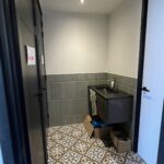 Toiletruimtes en douche bijna klaar