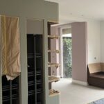 Kast onder de trap en hoekzitje bijna af